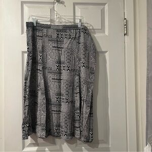Black and White Jaclyn Smith Skirt - Size Large
